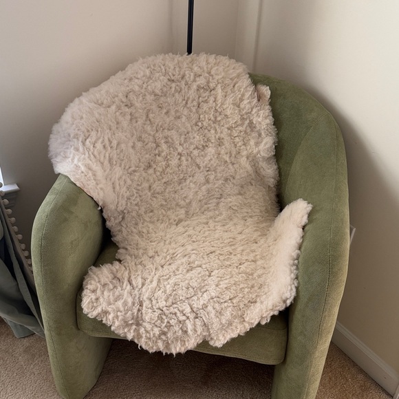 Authentic White Sheepskin Rug/throw - Picture 3 of 3